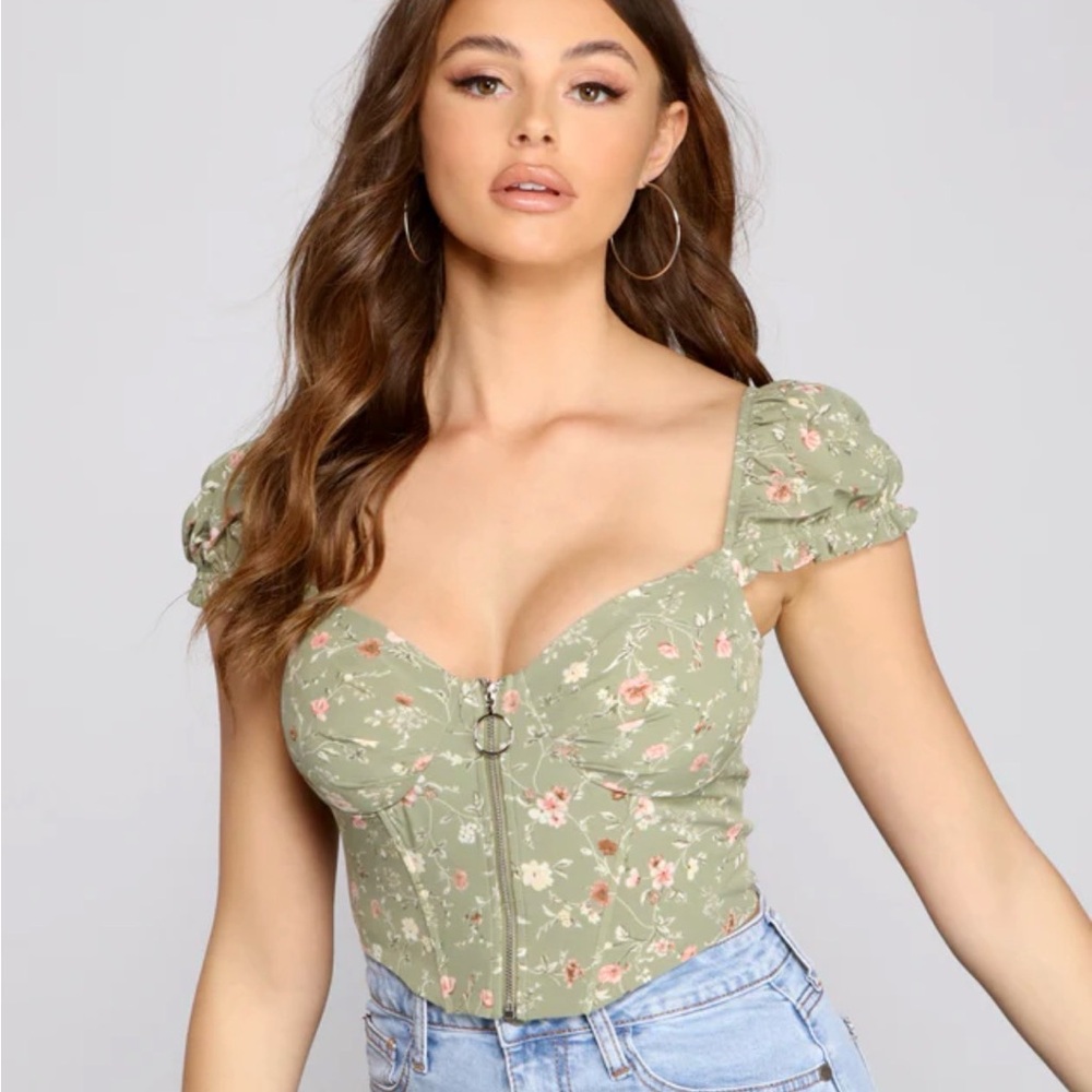 Chic Green Floral Puff Sleeve Crop Top